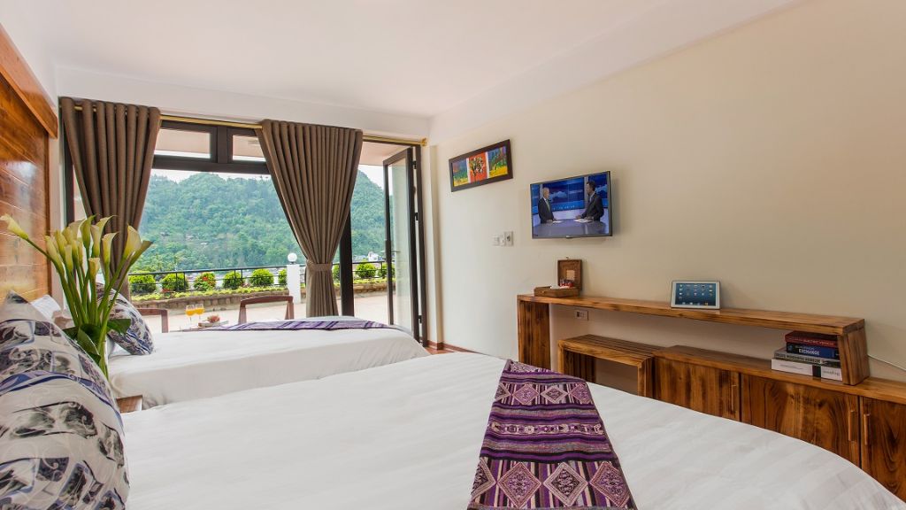 Deluxe Triple Mountain view with Terrace